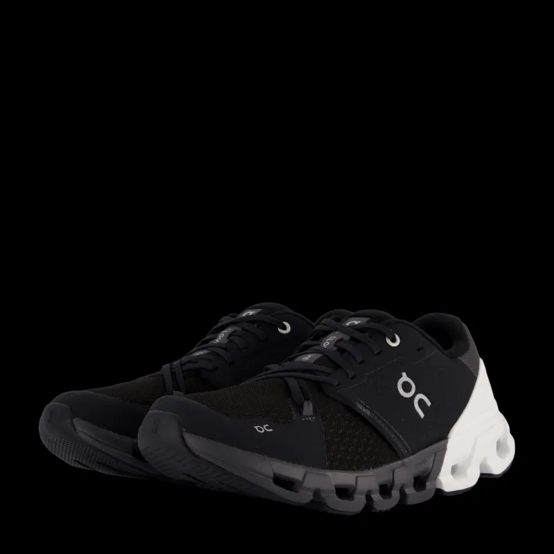 On Cloudflyer 4 Black/white Svart New