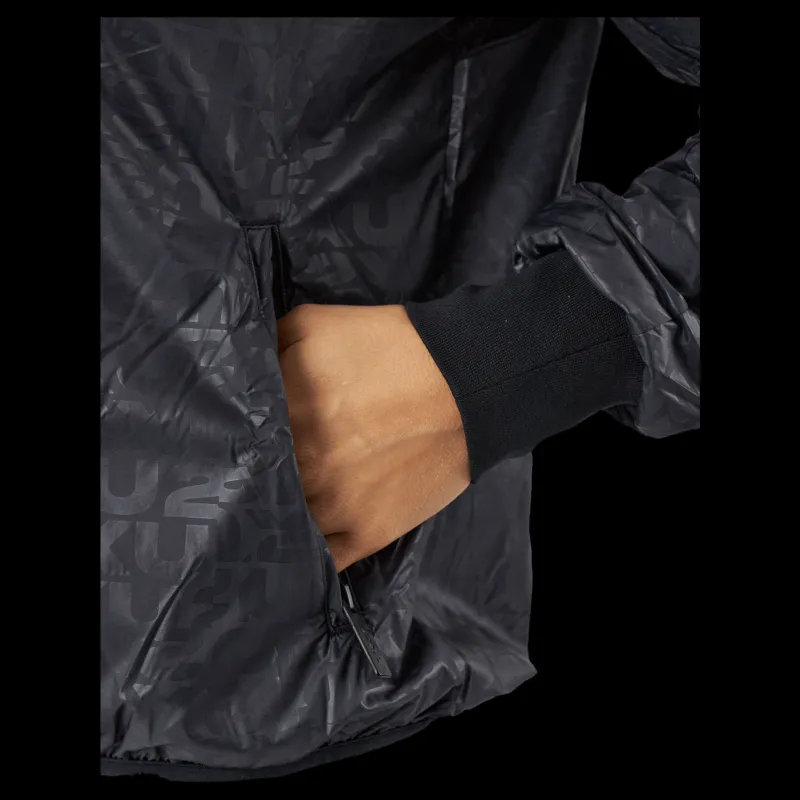 2XU Motion Bomber Jacket Embossed Monogram/white Svart