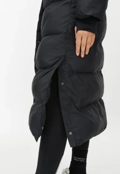 New Röhnisch Reign Coat Black